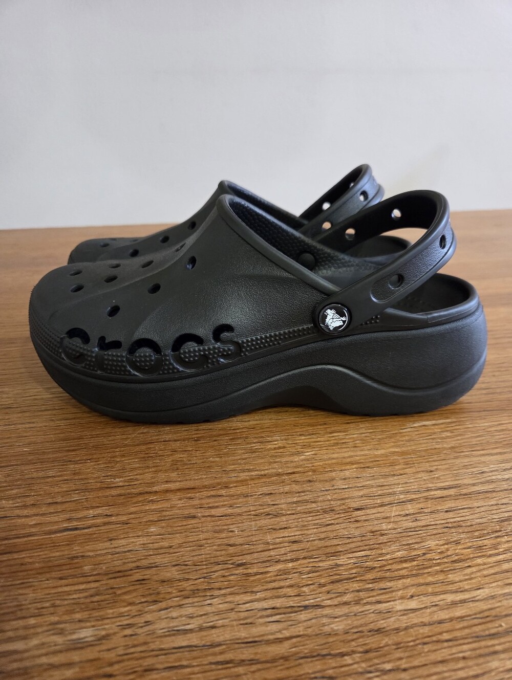 CROCS Women's Platform Clog In Black Size 10 - Picture 3 of 9